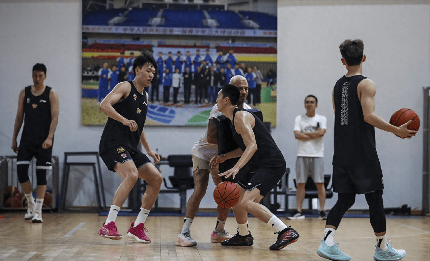 强度拉满！广东男篮分享队员全场5v5训练片段