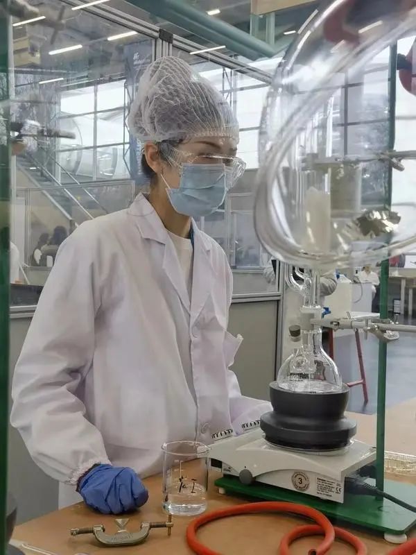 开云体育网页版-安道尔女子击剑选手实现逆袭，问鼎
